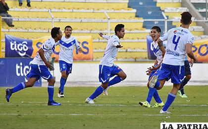 Jorge Ayala celebra con sus compañeros, fue autor del segundo de San José /APG