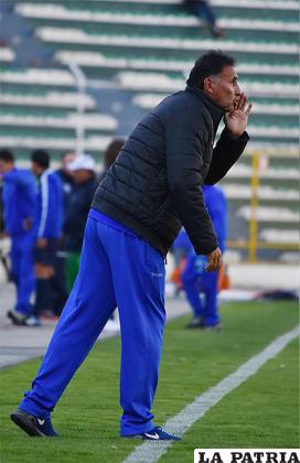 Ferrufino instruye a sus dirigidos /APG