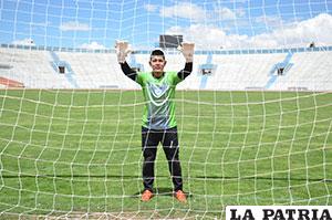 Robles, en el arco Norte del estadio 