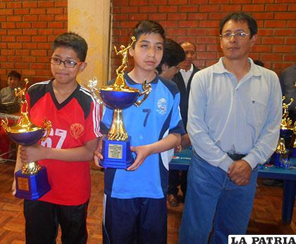Los representantes de Alemán y Gutper campeones en Mini niños