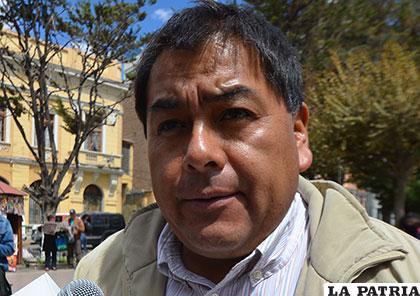 Ever Moya molesto con senador Gonzalo Choque Huanca