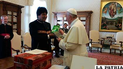 Presidente Evo Morales y el Papa Francisco /ABI