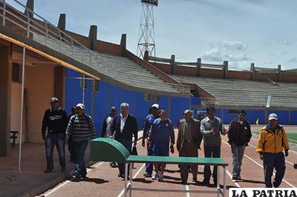 Lizarazu realizó ayer una inspección al estadio 