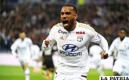 Alexandre Lacazette anotó el empate para Olympique