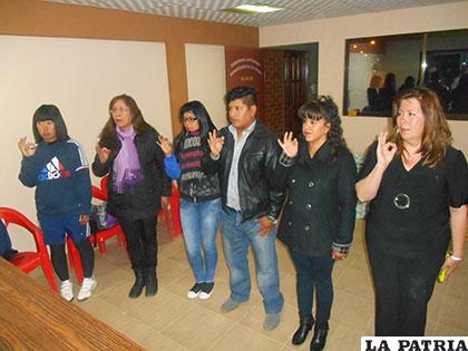 Directivos del béisbol durante la posesión
