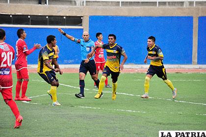Llusco anotó el primero de EM Huanuni