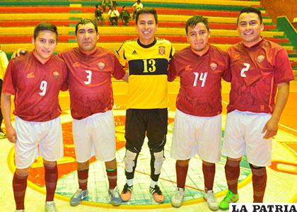 El plantel de jugadores de Municipal