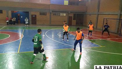 Durante la última práctica del equipo de Importadora Murillo