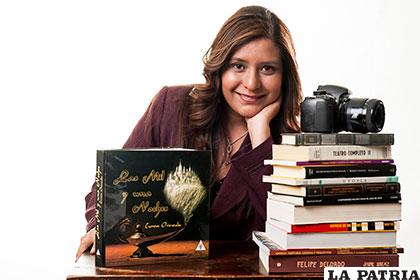 Carla Gonzales muestra su amor por la fotografía y lectura