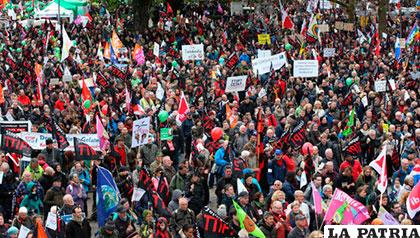Miles de manifestantes se congregaron en Hannover contra del tratado comercial entre EE.UU. y la UE