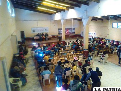 Primer congreso ordinario de juntas vecinales en Caracollo