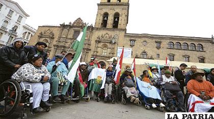 Después de más de treinta días, personas con discapacidad llegaron a La Paz /PAGINASIETE.BO