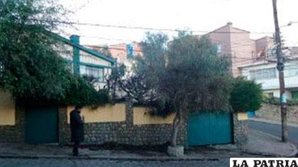 El frontis de la casa del Defensor del Pueblo tras el incendio /RODRIGO FANOLA