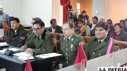 Sesión de la Brigada Parlamentaria con presencia de autoridades de la Policía Boliviana /Brigada Parlamentaria