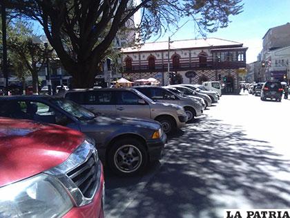 Los fines de semana la plaza 