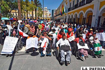 Personas con discapacidad exigen al gobierno un bono mensual de 500 bolivianos /eldiario.net