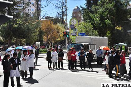 Trabajadores de la Caja Nacional de Salud vivieron una jornada de protesta