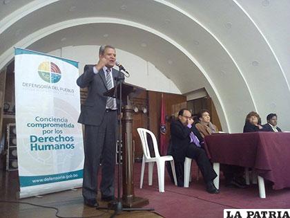 El defensor del pueblo, Rolando Villena en su informe final en Oruro