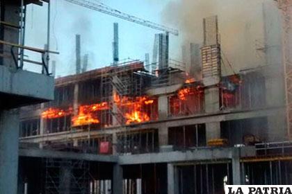 Clínica chilena afectada por incendio /static.emol.cl