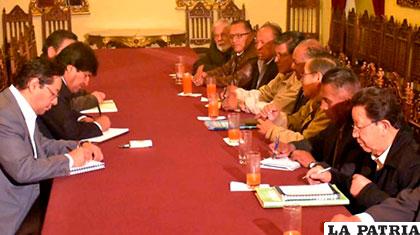 Gobierno afirma que nunca abandonará a las personas de tercera edad /LOSTIEMPOS.COM