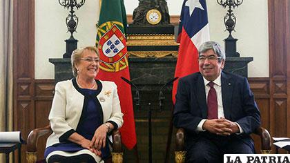 Bachelet en su visita a Portugal pide a emigrantes registrarse para votar en elcciones presidenciales