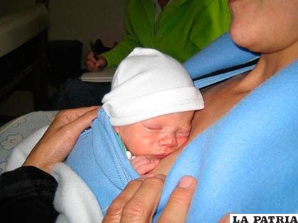 Este método implica el contacto piel a piel entre el neonato y la madre /i.blogs.es