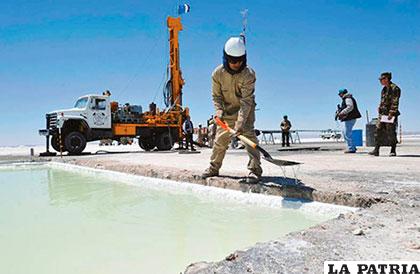 Bolivia vende materia prima producida en plantas de litio del salar de Uyuni /tierraplus.com.bo/Archivo