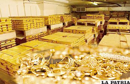 Vista de lingotes o cantidad de joyas de oro