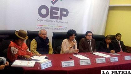 Vocales del Tribunal Supremo Electoral (TSE), en conferencia de prensa