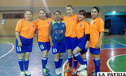 El equipo femenino de fútbol de salón que representa a Credinform
