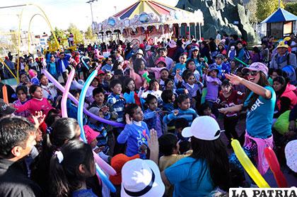 Masiva asistencia de niños al parque Inti Raymi