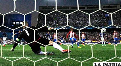 Griezmann concreta el único gol del partido de penal