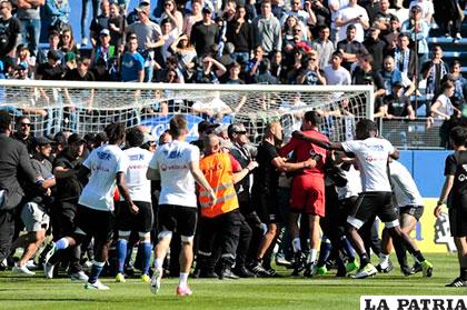 Hinchas del Bastia ingresaron al campo de juego, el partido fue suspendido /prensa.com