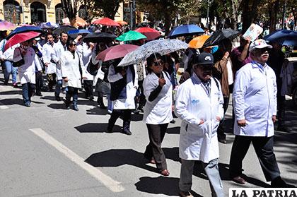 Médicos paralizaron sus actividades a nivel nacional