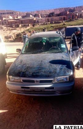 La vagoneta azul robada en la ciudad de Oruro apareció en una comunidad de La Paz