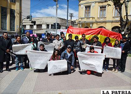 Artistas de Oruro iniciaron vigilia permanente