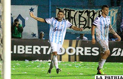 David Barbona selló la victoria de Atlético Tucumán anotando el segundo /conmebol.com