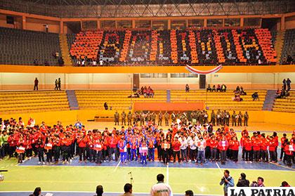 Las delegaciones participantes durante el acto de inauguración