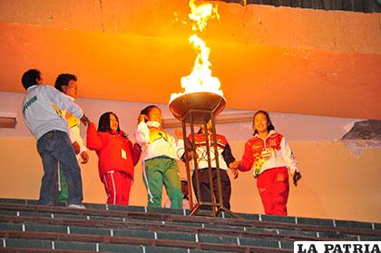 El encendido del pebetero, a cargo de Nayda Ingala