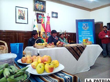 Productores de manzana en el altiplano preparan feria para degustar sus productos
