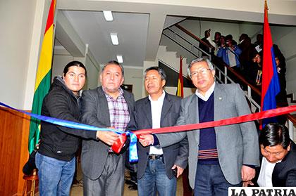 Autoridades de la UTO a momento de inaugurar la nueva infraestructura