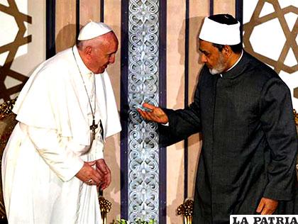 El Papa Francisco y el Papa ortodoxo Teodoro II  se reunieron