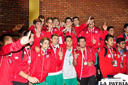 La celebración de los integrantes de Atacama con la medalla de oro