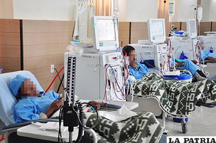 47 máquinas de hemodiálisis para 200 pacientes en el departamento de Oruro