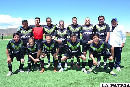 Los integrantes de San José en el fútbol Máster