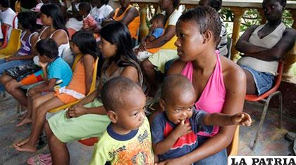 Mujeres y niños indígenas y Afrocolombianas /EFE