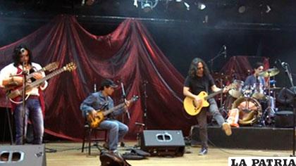 El grupo boliviano Chola Chalá, en uno de sus conciertos