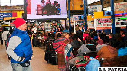 Viajeros en la terminal de buses de La Paz /ANF