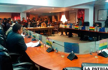 Audiencia Pública en la Brigada Parlamentaria de Oruro, donde asistió el alcalde Bazán
