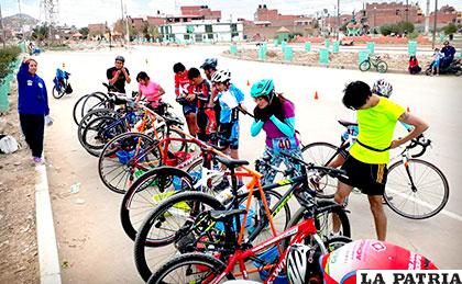 Momento de transición de la competencia de atletismo con ciclismo /Cortesía José Luis Tarquino